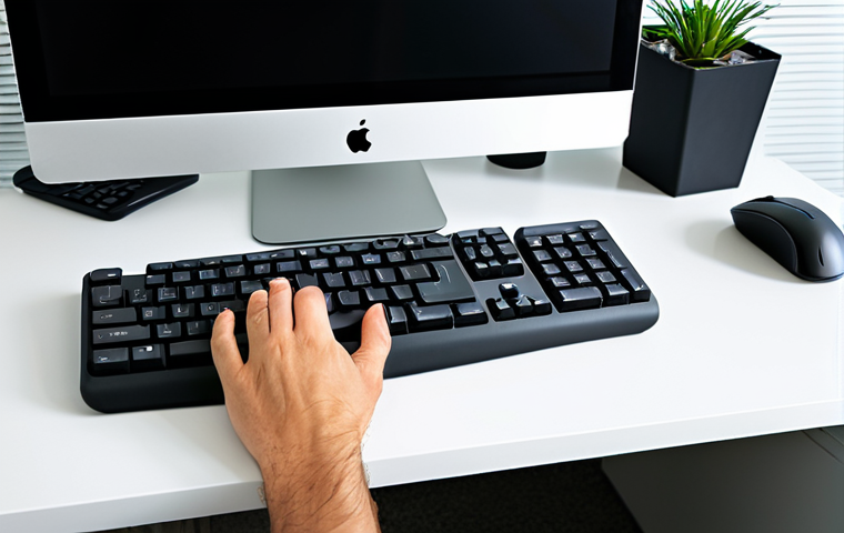 키보드 레이아웃과 사용 용도 비교 - Ergonomic Typing Setup**
"A person with well-formed hands typing on a split ergonomic keyboard with...